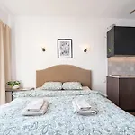 Castle 7 Apartment