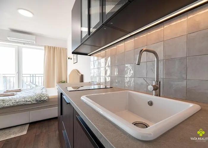 Castle 7 بايموتْسْ